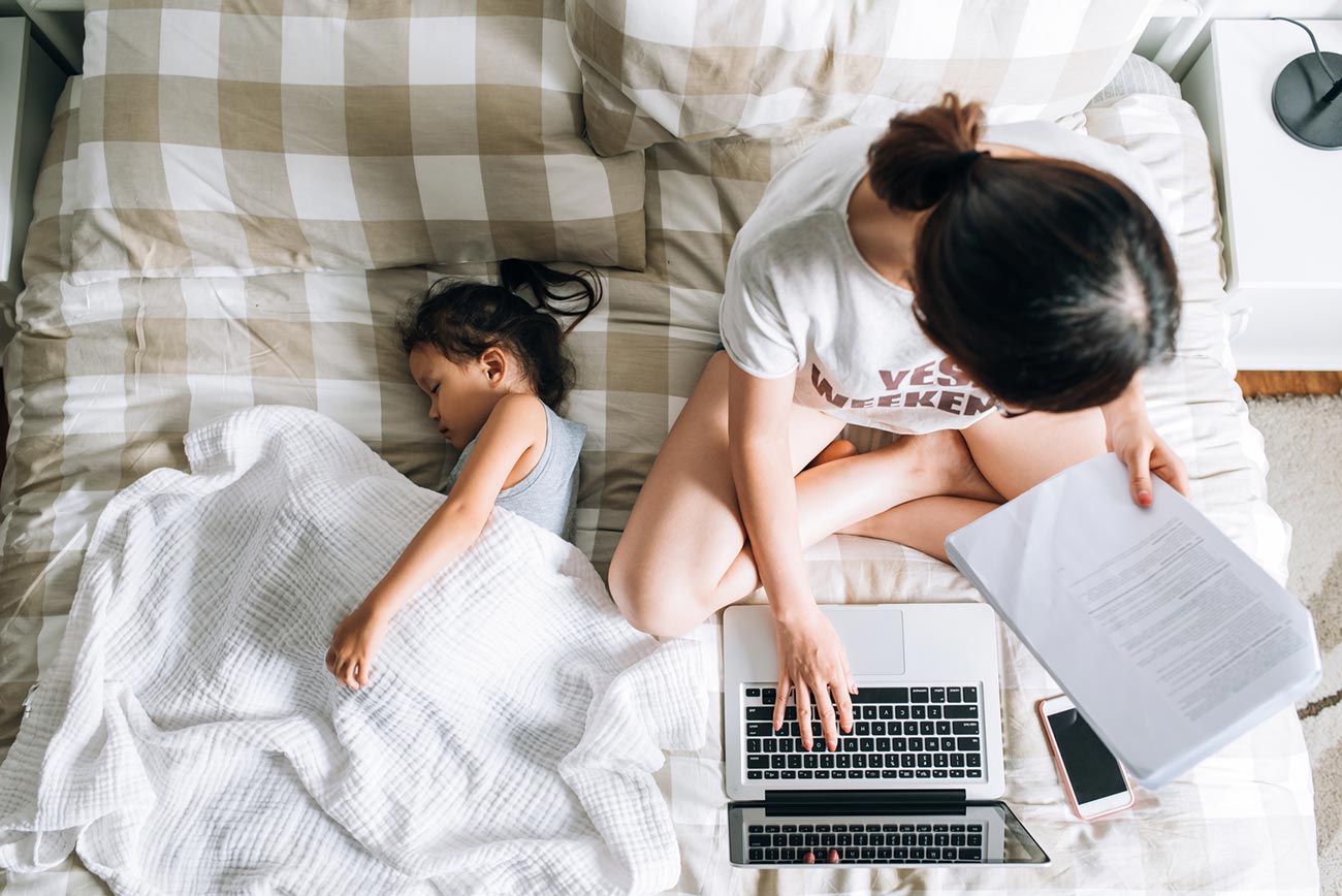 A mother with her daughter lodging her tax online